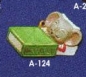Preview: Maus in Streichholzschachtel – Ornament – Hänger – 9,2 cm – Design auf Vorder-​ und Rückseite  – Schrühware