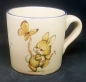 Preview: Keramik-Tasse  - Becher mit Wunschname – Motiv: 1 x Hase mit Schmetterling – Bunny & Butterfly