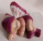 Preview: Schlafendes Schmetterlingsbaby – 18 x 17 x 12 cm - Handarbeit – Unikat