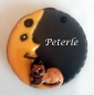 Preview: Töpfer-Türschild – Katze im Mond – 9 cm – Reliefbild - dunkelbraun – Handarbeit – DISC