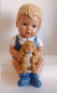 Preview: Kleinkind – Junge mit Hund – Kantensitzer – 22 cm hoch – Handarbeit aus Keramik – sehr schönes Unikat