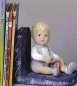 Preview: Buchstütze mit Kleinkind Junge im 2er-Set – 15 und 17,5 cm – Schrühware