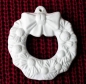 Preview: ALBERTAS–Gießform – neu – Weihnachtskranz – Ornament – Hänger – 9,2 cm – Design auf Vorder-​ und Rückseite