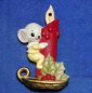 Preview: Maus am Kerzenhalter – Ornament – Hänger – 9,2 cm – Design auf Vorder-​ und Rückseite – Schrühware