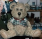 Preview: Teddy mit T-Shirt - sitzend – 22,5 cm hoch  - Schrühware
