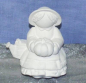 Preview: Amish-Mädchen mit Kürbis – Regalfigur – 17 cm hoch – Schrühware
