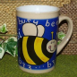Preview: Keramik-Tasse  - Becher mit Wunschname – Rundum-Motiv: Busy Bee – Biene