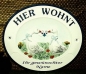 Preview: Keramik-Türschild mit Wunschtext – Relief mit blauem Rand – Gänse mit Herz - 18 x 15,5 cm – Handarbeit – Restbestand