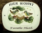 Preview: Keramik-Türschild mit Wunschtext – Relief mit braunem Rand – Vogel-Familie – 18 x 15,5 cm – Handarbeit – Restbestand