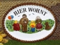 Preview: Keramik-Türschild mit Wunschtext – Relief mit braunem Rand – Familie – 13,5 x 10 cm – Handarbeit – Restbestand