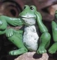 Preview: Frosch – nachdenkend – 15 cm hoch – Schrühware