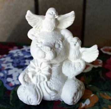 Weihnachtsbär – mit Tauben – Tag 2 -  (ohne Basis) – ca. 10 cm hoch – Schrühware