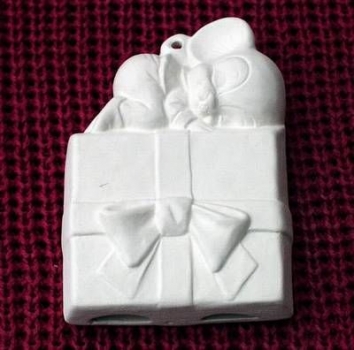 ALBERTAS–Gießform – neu – Maus auf Päckchen – Ornament – Hänger – 9,2 cm – Design auf Vorder-​ und Rückseite