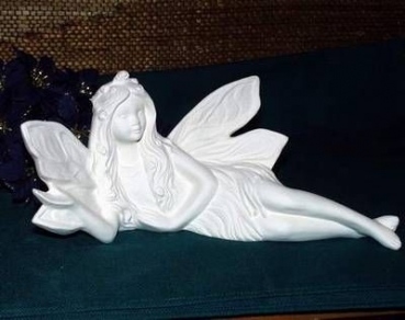 Liegende Elfe – 25 cm lang – Schrühware