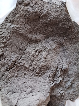 Schamotte – schwarzbrennend -  S – Körnung 0 bis 0,5 mm – Brenntemperatur bis 1.200° C – Preis per kg