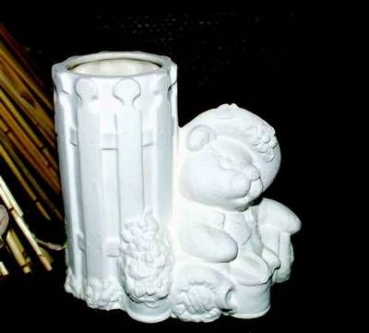 Preview: Teddybär – Behälter für Stifte – Vase – 13 cm hoch – Schrühware Preview: Teddybär – Behälter für Stifte – Vase – 13 cm hoch – Schrühware