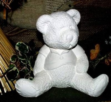 Teddy mit T-Shirt - sitzend – 22,5 cm hoch  - Schrühware