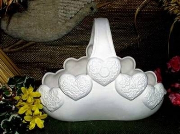 Korb mit Herzen - Schrühware - 20 cm hoch