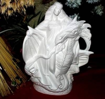 Mädchen / Zauberin mit Drache – Schrühware