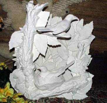 Blätterwand mit Vogel und Vogelnest – Schrühware