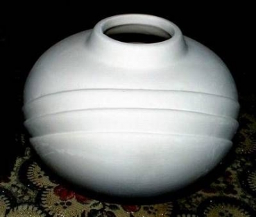 Vase mit Streifenprofil – 11 cm hoch – 15,5 cm Durchmesser - Schrühware