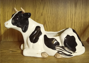 Pflanzgefäß – große liegende Kuh – 36,8 x 20 cm – Handarbeit aus Keramik – innen und außen glasiert – Unikat