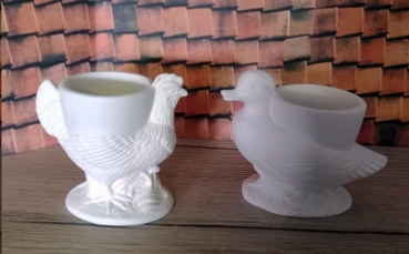 Eierbecher im 2er-Set – Huhn und Ente – je 8,5 cm hoch – Schrühware – Sonderangebot