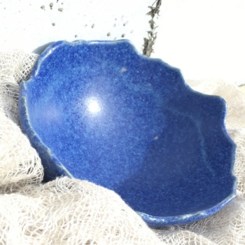 Indigo – seidenglänzend – 800 ml – Steinzeug-Glasur von BOTZ - Brennbereich 1.220 bis 1.280 °C