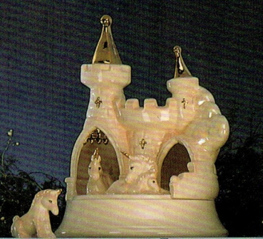 Spieluhr – Schloss mit Einhörnern – 28 cm hoch – Schrühware