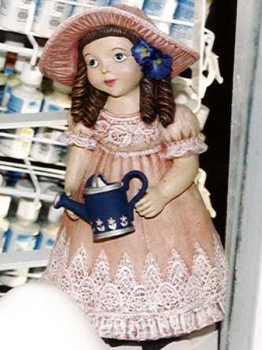 Mädchen - Sommer mit Gießkanne – 33 cm hoch - Schrühware