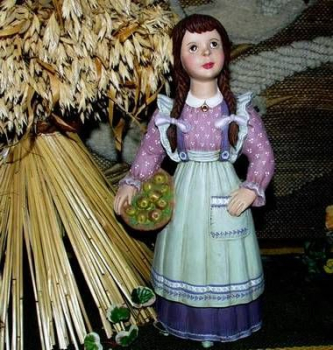 Mädchen mit Apfelkorb - 35 cm hoch - Schrühware