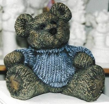 Teddy mit Sweater - sitzend - 23 cm hoch - Schrühware