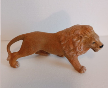 Löwe – 20 x 11,5 cm   – Handarbeit aus Keramik – aufwändig bemalt – Unikat