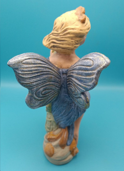 Elfe auf Seepferdchen – 25 cm hoch  – Handarbeit aus Keramik – Unikat