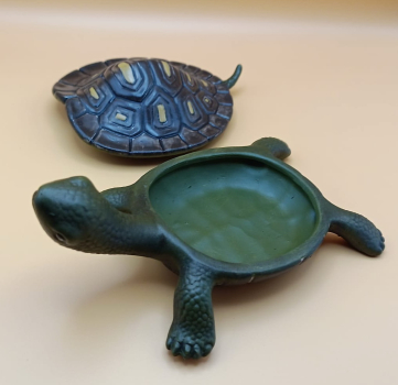 Schildkröten-Dose – 19 cm lang – Handarbeit aus Keramik – Unikat – zur Aufbewahrung von Schmuck etc.