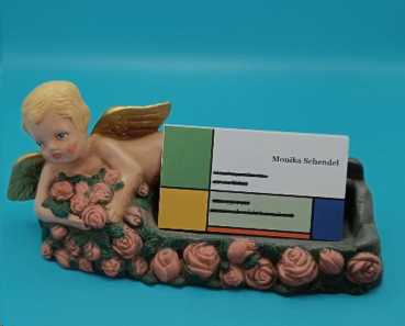 Visitenkartenhalter – Putte auf Rosen – 12,7 cm lang  – Handarbeit aus Keramik – Unikat