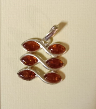 Bernstein-Anhänger -  6 Steine – echt Sterlingsilber 925 – Größe mit Öse ca 35 x 25 mm – ohne Kette