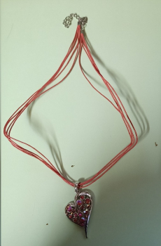 Collier – 46 cm - 4reihig – terracotta – Herz mit roten Steinen – Anhänger 50 mm – Modeschmuck aus Metall und Glassteinen