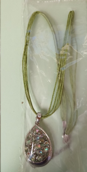 Collier – grün - 46 cm - 4reihig – Steine grün – Anhänger 40 x 30 mm – Modeschmuck aus Metall und  Glassteinen