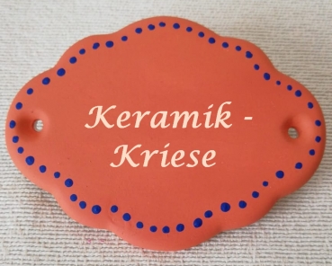Keramik-Türschild – kleine Wolke – 11,5 x 8,6 cm – Terracotta und blauer Pünktchenrand – Handarbeit – Unikat