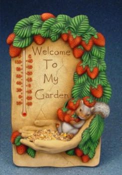 ClayMagic-Gießform - neu – Giving Hands Squirrel Garden Plaque – Eichhörnchen-Erdbeer-Thermometer – 38 cm hoch - USA
