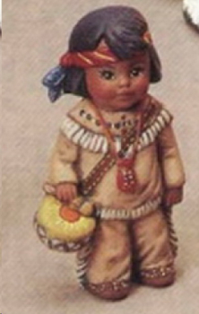 Indianerkind mit Trommel – 11,4 cm hoch – Schrühware – Sonderangebot