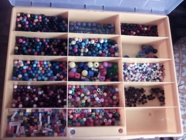 Perlen-Mix – 550 g in Sortierbox Beschreibung beachten!