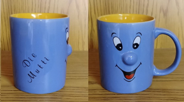 Namenstasse – Becher – Knubbelnase – blau/gelb – Die Mutti