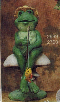 Angler-Frosch mit Hut und Fisch – 22,5 cm hoch – auf Pilz – 15 cm hoch – Schrühware