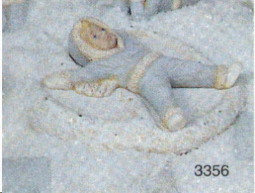 Winter-Engel im Schnee - 15 cm breit - Schrühware