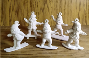 Sparpaket 143 – Santa-Ornamente – 5 Teile – bis 9,5 cm hoch – Schrühware – Sonderangebot