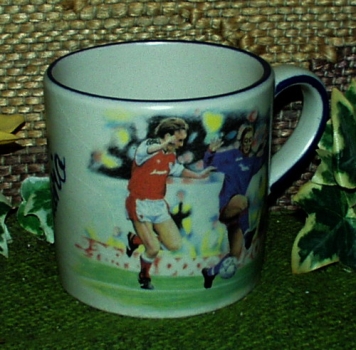 Keramik-Tasse  - Becher mit Wunschname – Motiv:  1 x Fußball – 110 x 75 mm