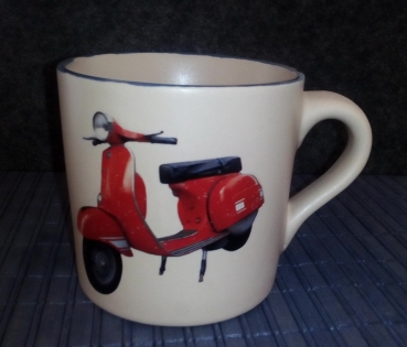 Keramik-Tasse  - Becher mit Wunschtext – Motiv: 1 x Vespa – Roller – Red Scooter