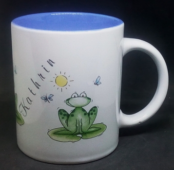 Keramik-Tasse  - Becher mit Wunschname – Motiv: 3 x Frosch mit Sonne